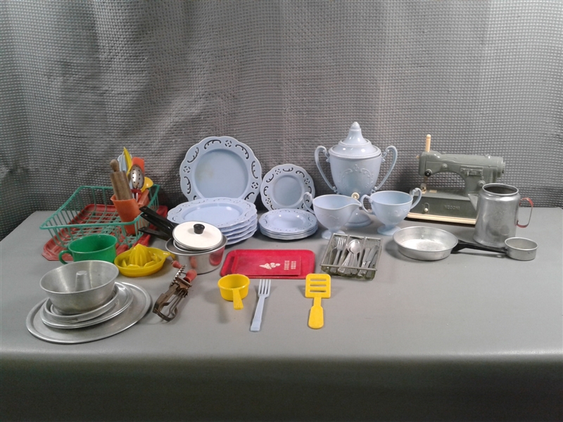 Vintage Doll House Kitchen/Houseware