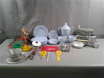 Vintage Doll House Kitchen/Houseware