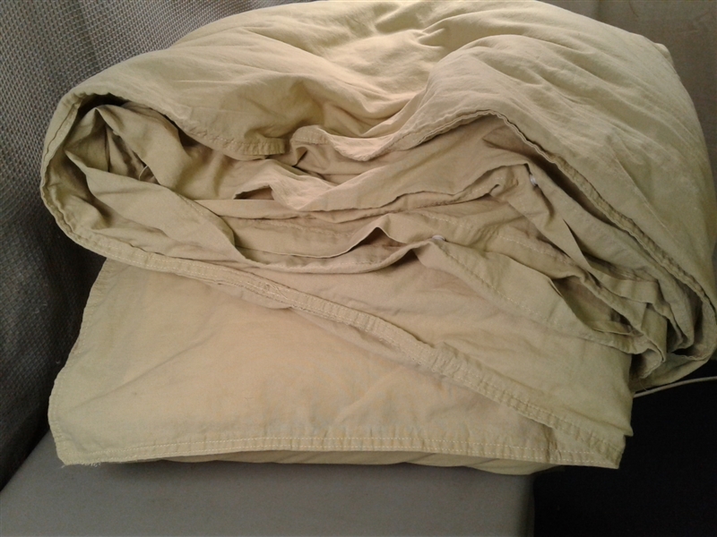 Full Size Down Comforter, Mattress Protector, & Flat Sheet 