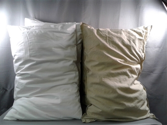 4 Standard Pillows with Pillow Cases