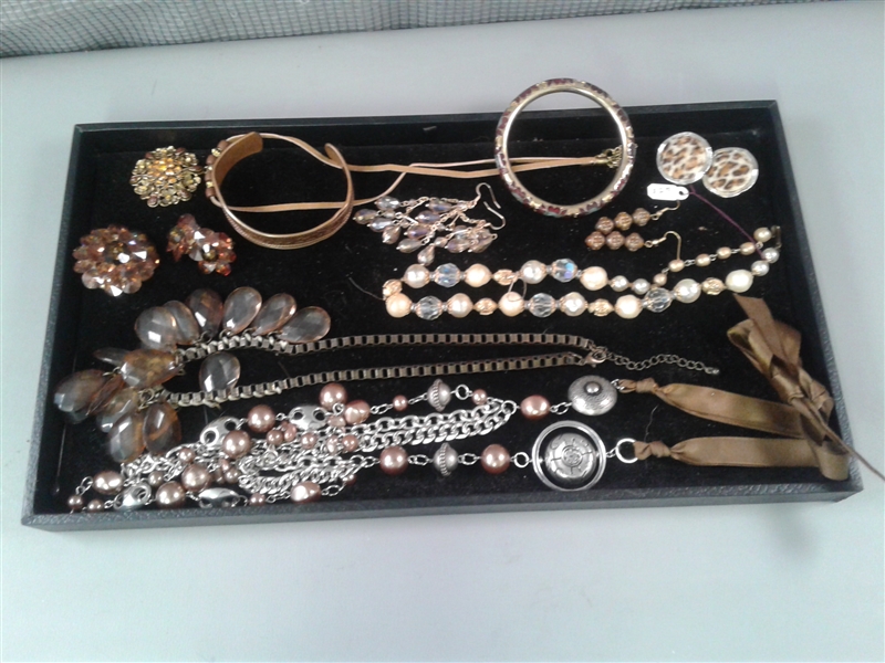 Vintage Ladies Jewelry in Browns