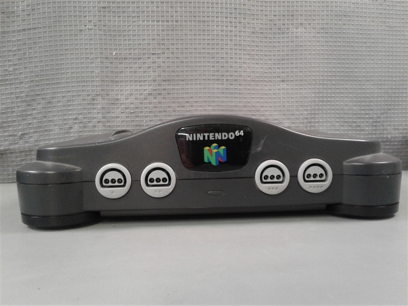 Nintendo 64 W/Games & 2 Controllers