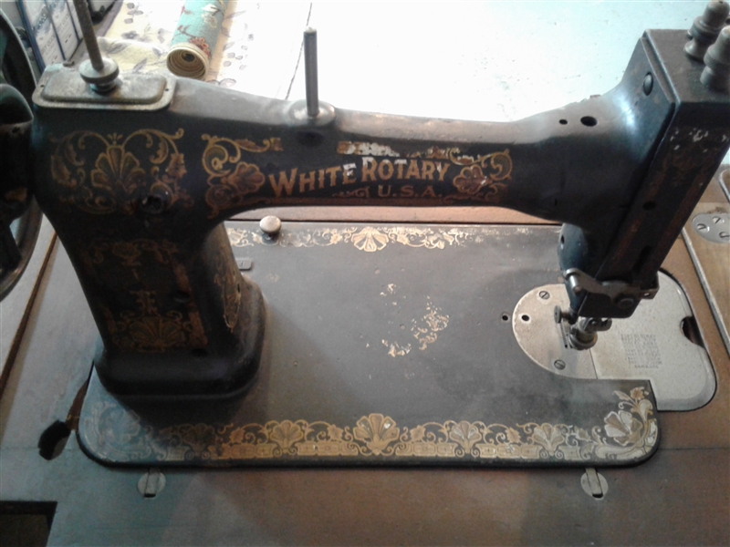 Antique White Rotary Treadle Sewing Machine & Table