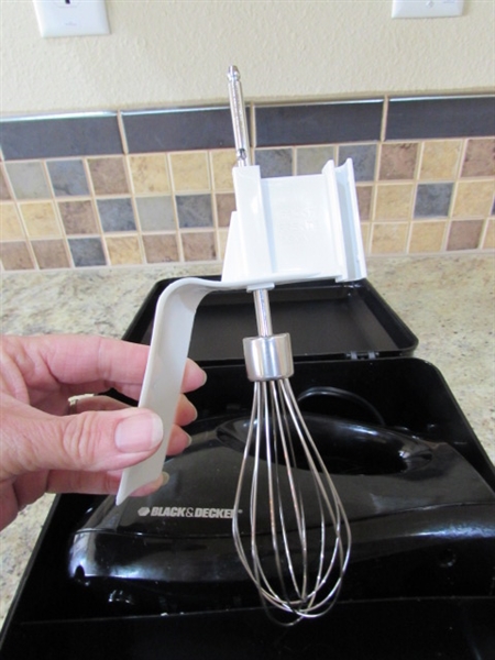 OSTER TOASTER & BLACK & DECKER HAND MIXER