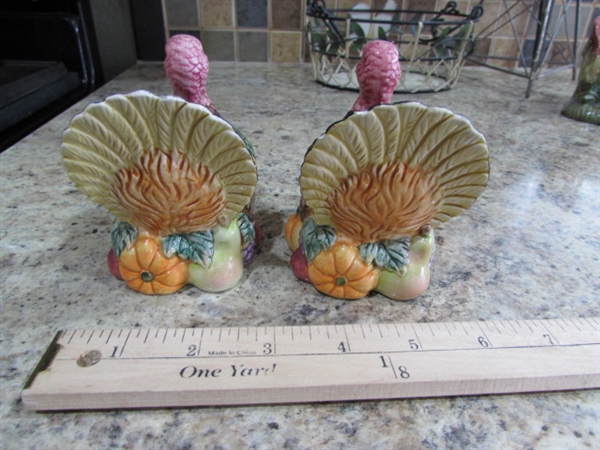 TURKEYS & CHICKEN DECOR