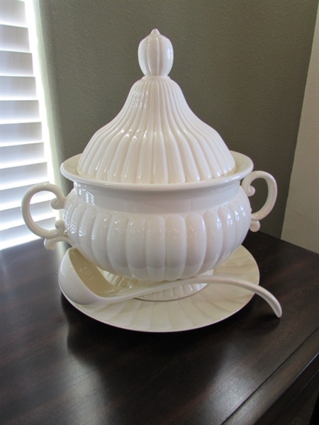 CERAMIC SOUP TUREEN WITH LADLE & UNDERPLATE