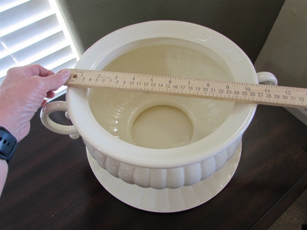 CERAMIC SOUP TUREEN WITH LADLE & UNDERPLATE