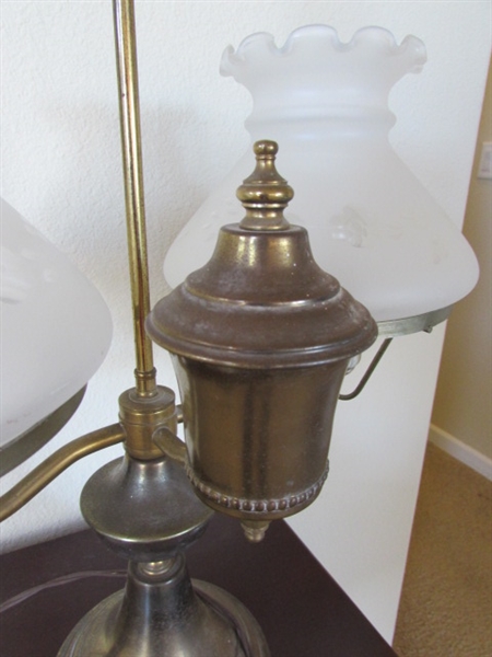 ANTIQUE TABLE LAMP