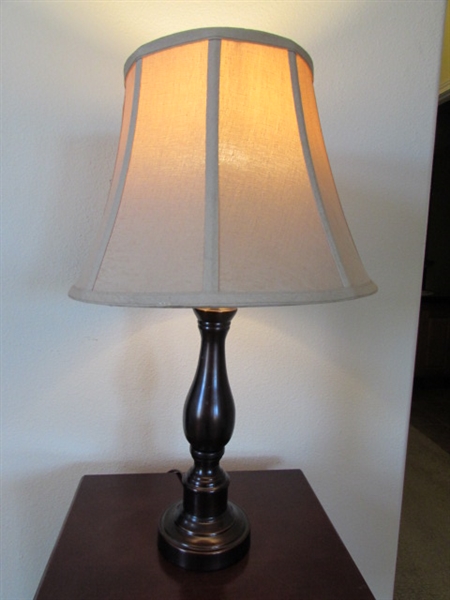 ACCENT TABLE WITH LAMP