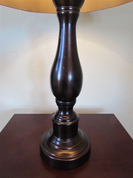 ACCENT TABLE WITH LAMP