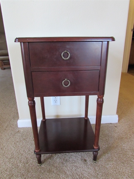 ACCENT TABLE WITH LAMP