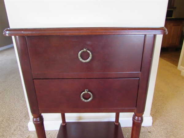 ACCENT TABLE WITH LAMP