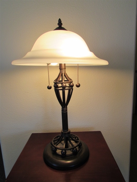 METAL BASE TABLE LAMP