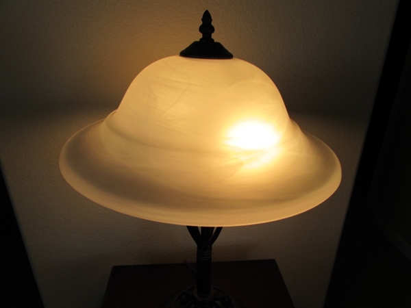 METAL BASE TABLE LAMP