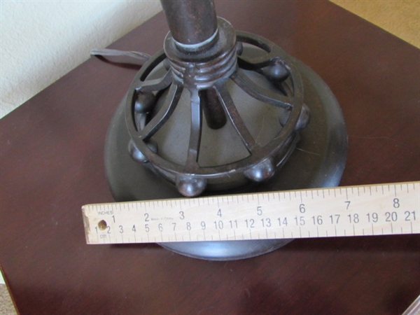 METAL BASE TABLE LAMP