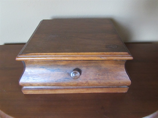 ANTIQUE 1/2 ROUND HAND CARVED WOOD ACCENT TABLE & TRINKET BOX