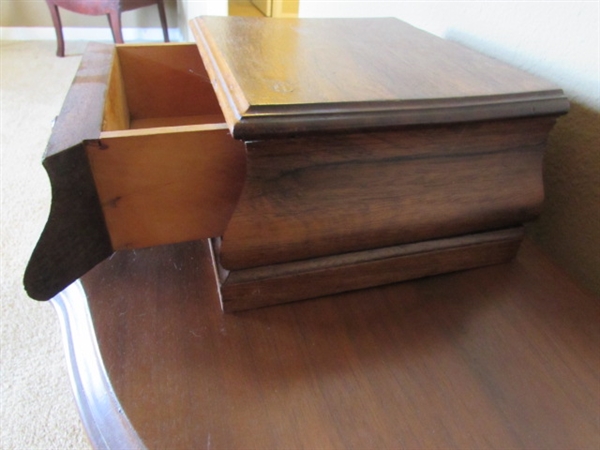 ANTIQUE 1/2 ROUND HAND CARVED WOOD ACCENT TABLE & TRINKET BOX