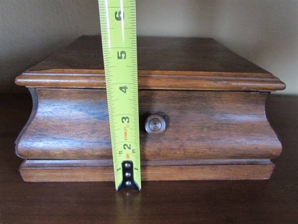 ANTIQUE 1/2 ROUND HAND CARVED WOOD ACCENT TABLE & TRINKET BOX