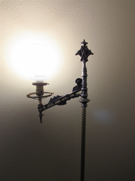 VINTAGE/ANTIQUE ELECTRIC FLOOR LAMP