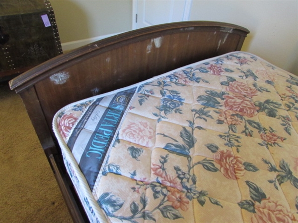 ANTIQUE MAHOGANY TWIN BED WITH MATTRESS/BOX SPRING