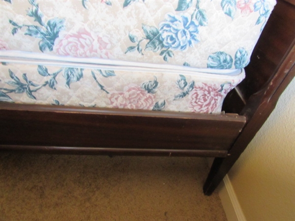 ANTIQUE MAHOGANY TWIN BED WITH MATTRESS/BOX SPRING