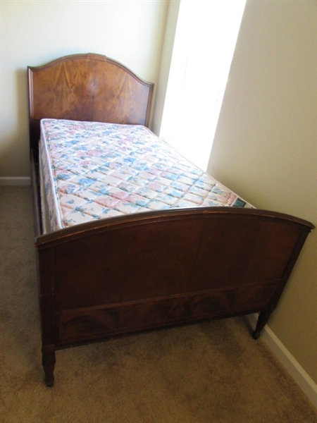 ANTIQUE MAHOGANY TWIN BED WITH MATTRESS/BOX SPRING