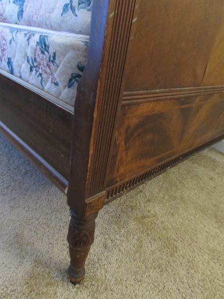 ANTIQUE MAHOGANY TWIN BED WITH MATTRESS/BOX SPRING