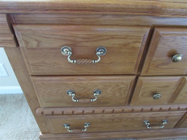 8 DRAWER DRESSER W/ 3 PANEL FOLDING MIRROR