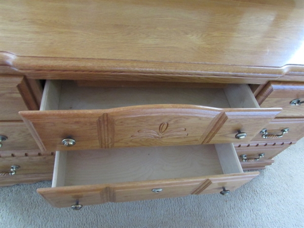 8 DRAWER DRESSER W/ 3 PANEL FOLDING MIRROR