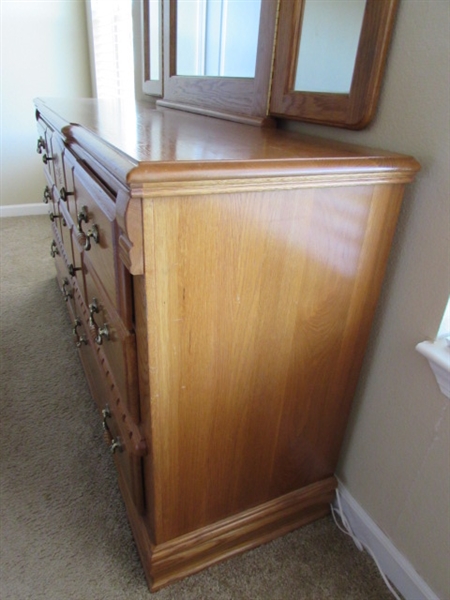 8 DRAWER DRESSER W/ 3 PANEL FOLDING MIRROR