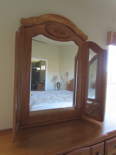 8 DRAWER DRESSER W/ 3 PANEL FOLDING MIRROR