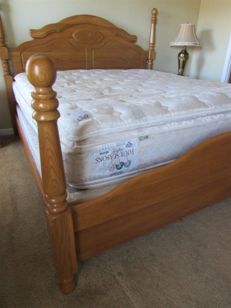 OAK KING POSTER BED WITH MATTRESS/BOX SPRINGS