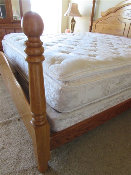 OAK KING POSTER BED WITH MATTRESS/BOX SPRINGS