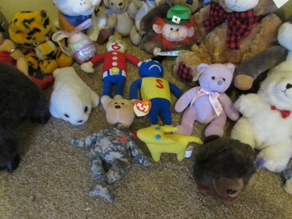 LARGE ASSORTMENT OF STUFFED TOYS