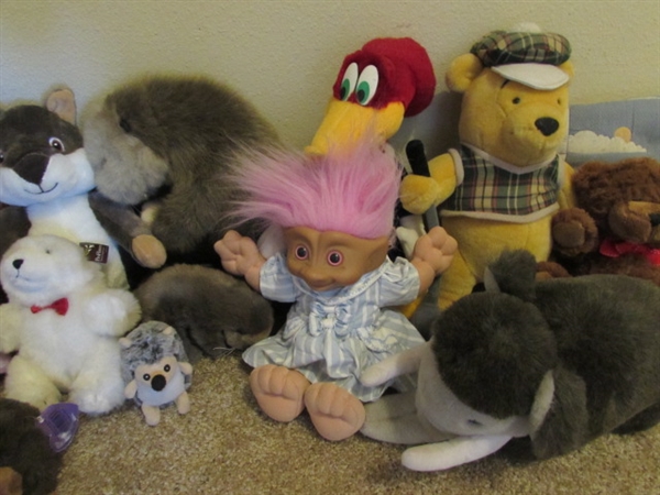 LARGE ASSORTMENT OF STUFFED TOYS