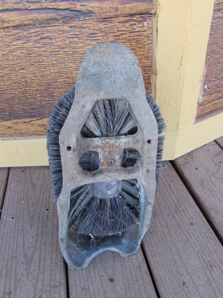 BEAVER SHOE/BOOT BRUSH