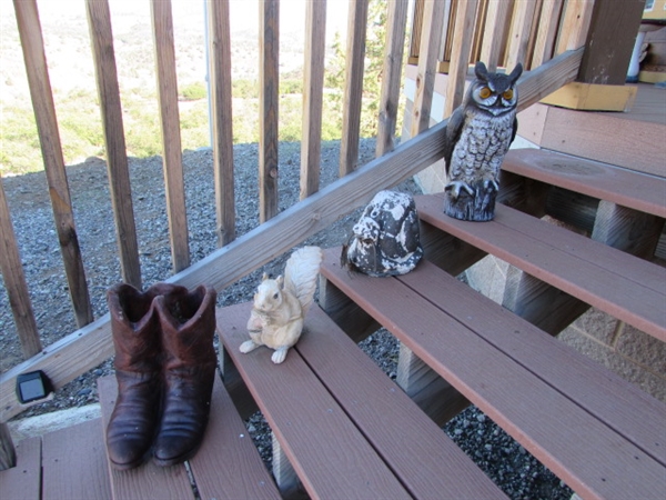 COWBOY BOOT PLANTER & GARDEN STATUES