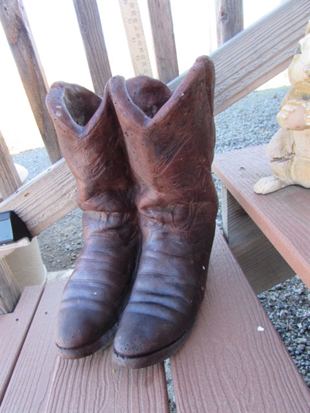 COWBOY BOOT PLANTER & GARDEN STATUES