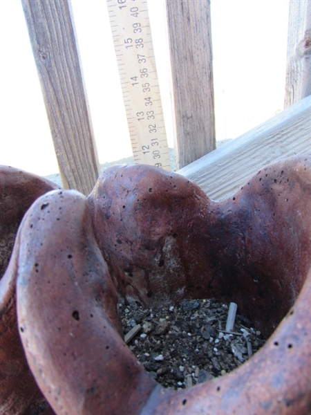 COWBOY BOOT PLANTER & GARDEN STATUES