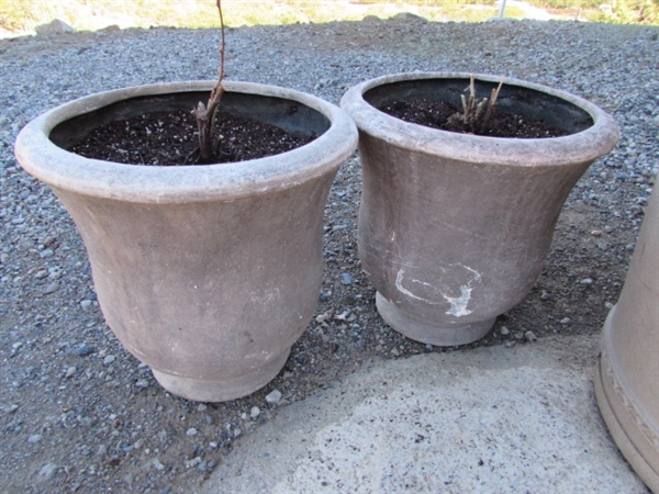 LARGE LIGHTWEIGHT FLOWER POTS & DECOR