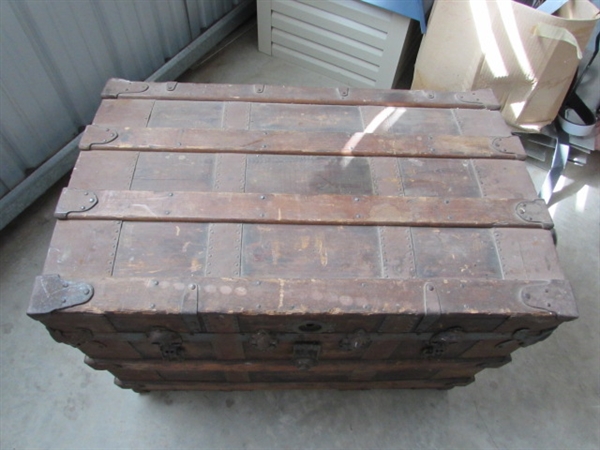 VINTAGE/ANTIQUE WOOD TRUNK