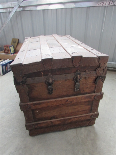 VINTAGE/ANTIQUE WOOD TRUNK