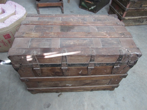 VINTAGE/ANTIQUE WOOD TRUNK