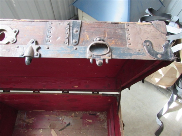 VINTAGE/ANTIQUE WOOD TRUNK