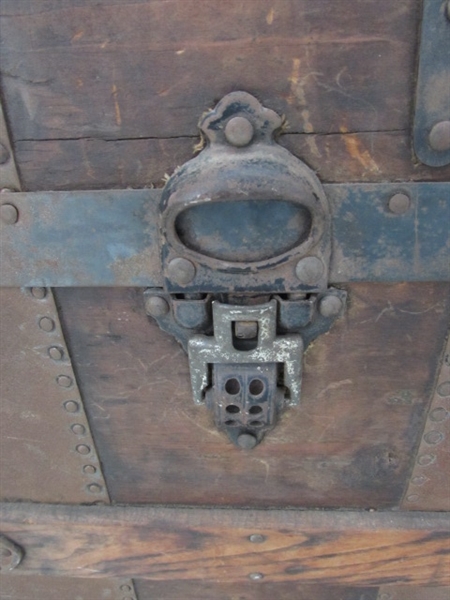 VINTAGE/ANTIQUE WOOD TRUNK