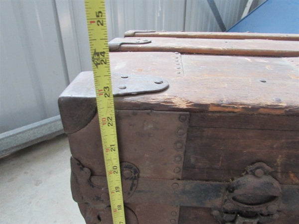 VINTAGE/ANTIQUE WOOD TRUNK