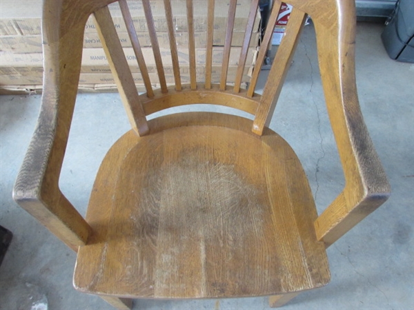 ANTIQUE OAK ARM CHAIR