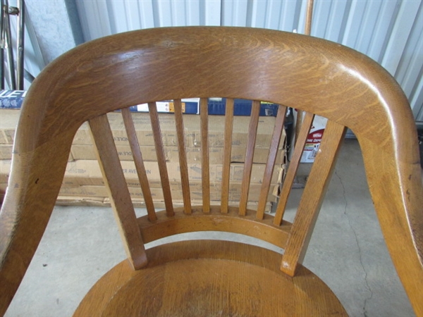 ANTIQUE OAK ARM CHAIR