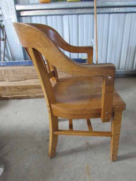 ANTIQUE OAK ARM CHAIR