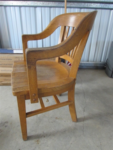 ANTIQUE OAK ARM CHAIR